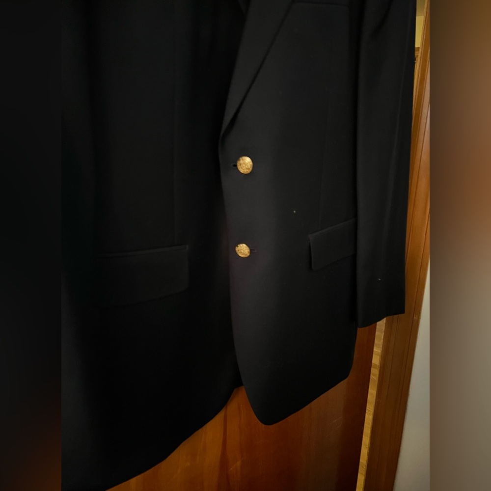 Ralph Lauren Navy Blue blazer w gold buttons 100% wool 42R worn once - Picture 3 of 16